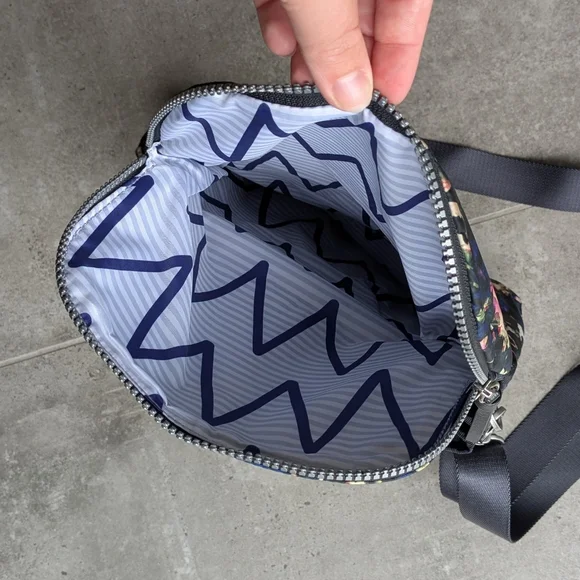 Lululemon crossbody - Picture 6 of 6